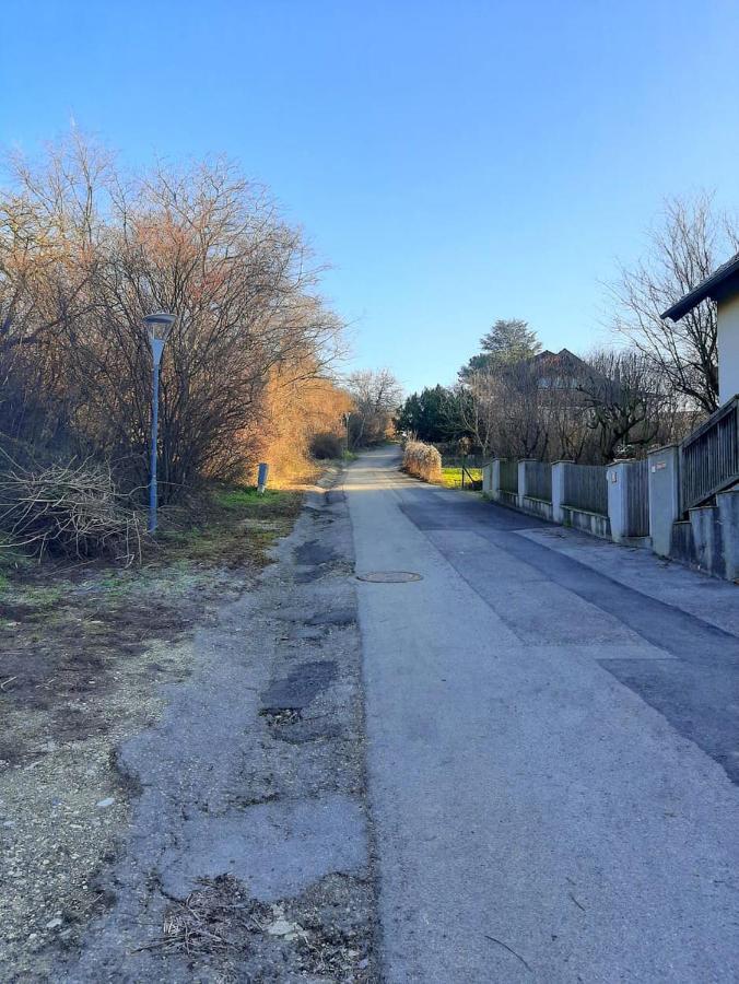 B&B Family Basement Apartment, Breakfast, Free Parking, 5Km From Tulln Chorherrn Eksteriør bilde