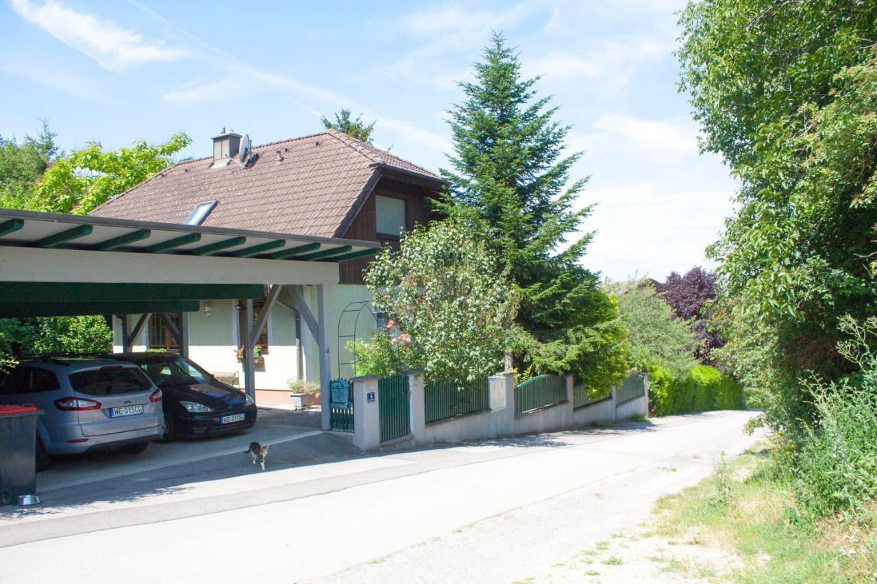 B&B Family Basement Apartment, Breakfast, Free Parking, 5Km From Tulln Chorherrn Eksteriør bilde