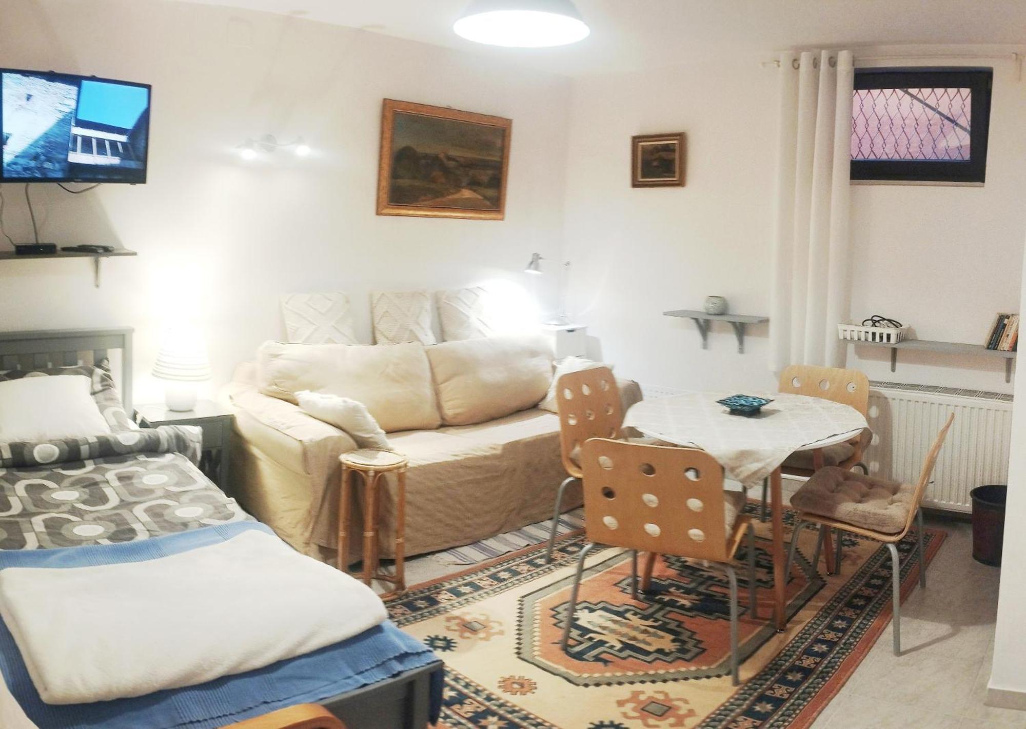 B&B Family Basement Apartment, Breakfast, Free Parking, 5Km From Tulln Chorherrn Eksteriør bilde