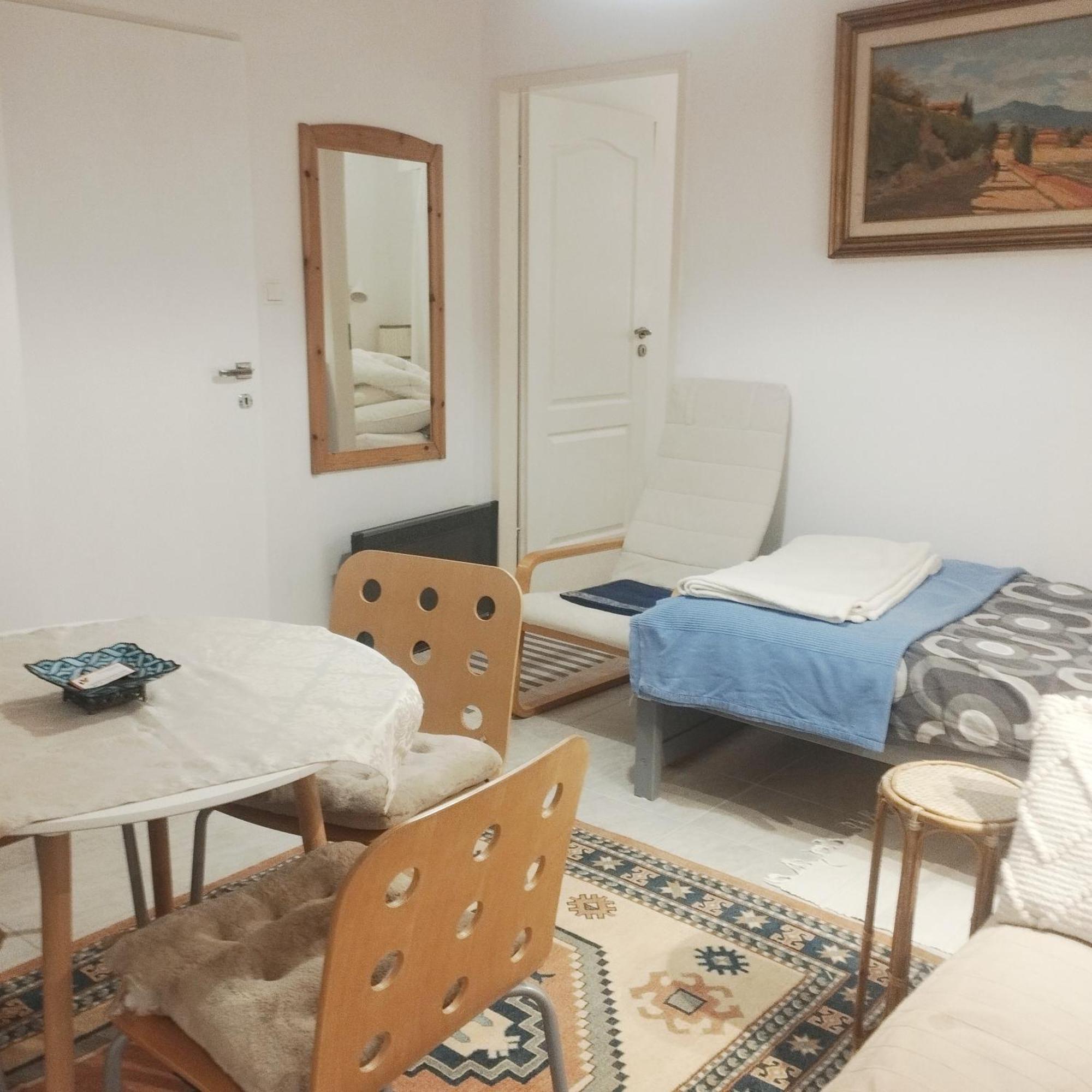 B&B Family Basement Apartment, Breakfast, Free Parking, 5Km From Tulln Chorherrn Eksteriør bilde