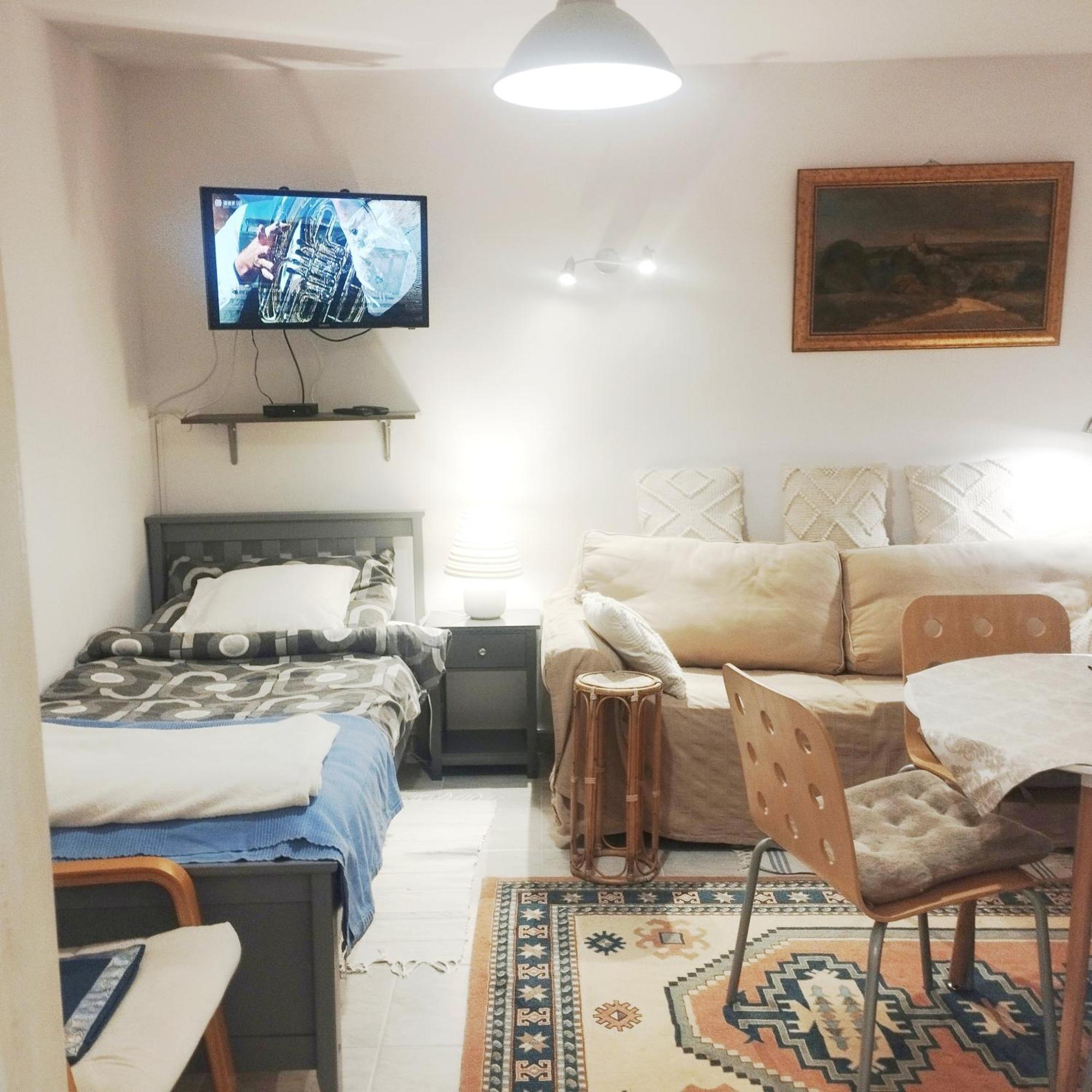 B&B Family Basement Apartment, Breakfast, Free Parking, 5Km From Tulln Chorherrn Eksteriør bilde